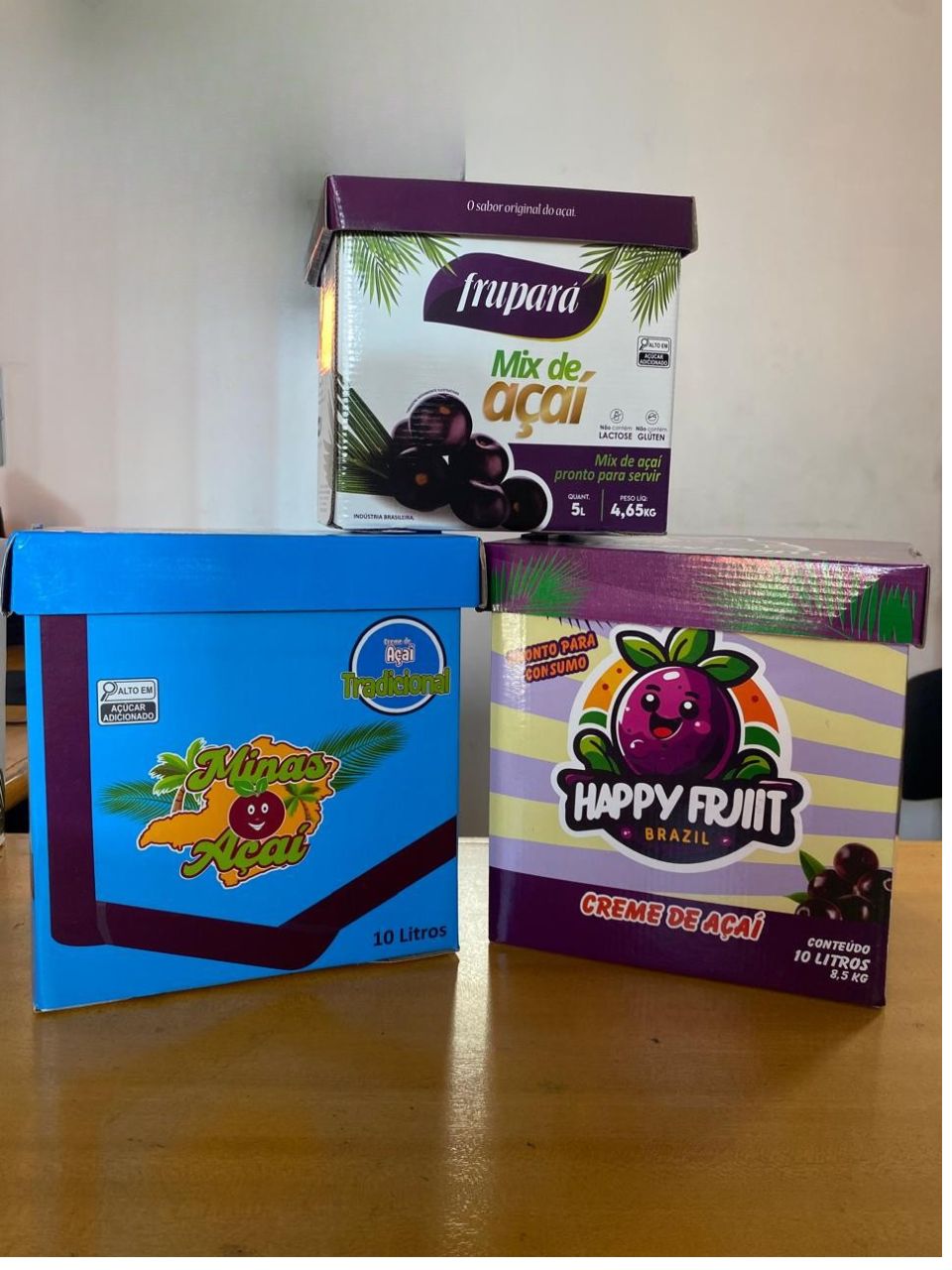 Caixas personalizadas Happy Fruit e Minas Açaí